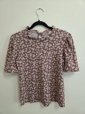 Ruffled Neck Daisy Print Top in Mauve